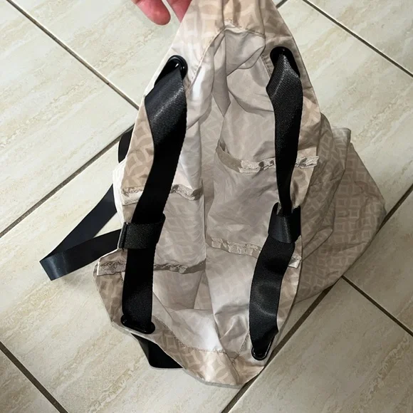 Lightweight packable backpack - Picture 3 of 7